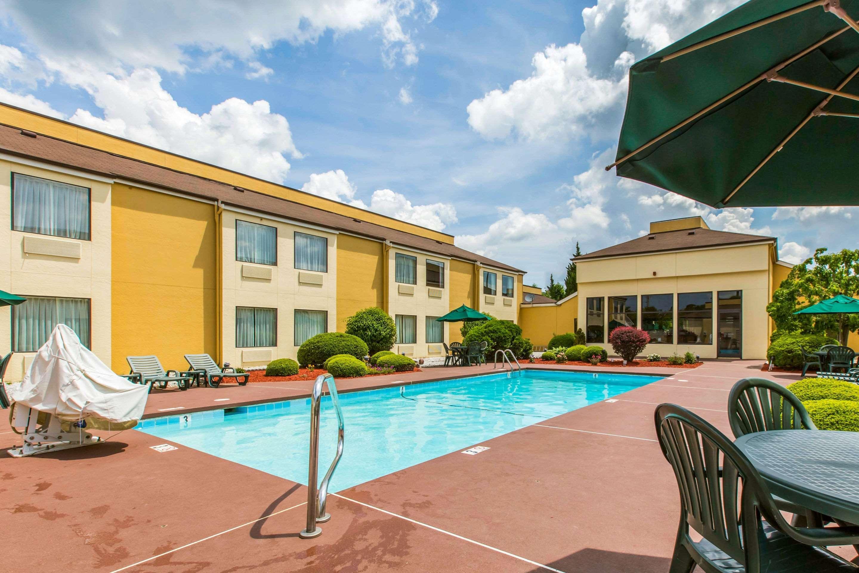 Quality Inn West Of Asheville Canton Bagian luar foto